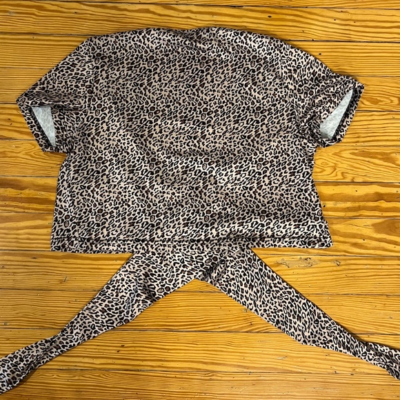 Leopard Print Crop Top - Picture 3 of 3